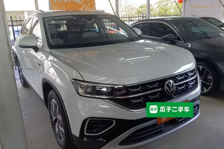 Used Volkswagen Tayron 2023 300TSI Two-Wheel-Drive Luxury Plus Advanced Edition Front Right 45 Deg