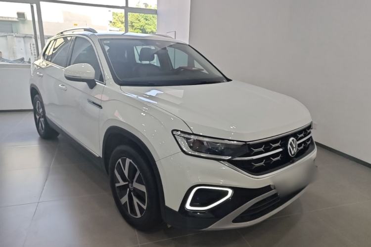 Used Volkswagen Tayron 2023 300TSI Two-Wheel-Drive Luxury Plus Advanced Edition Front Right 45 Deg