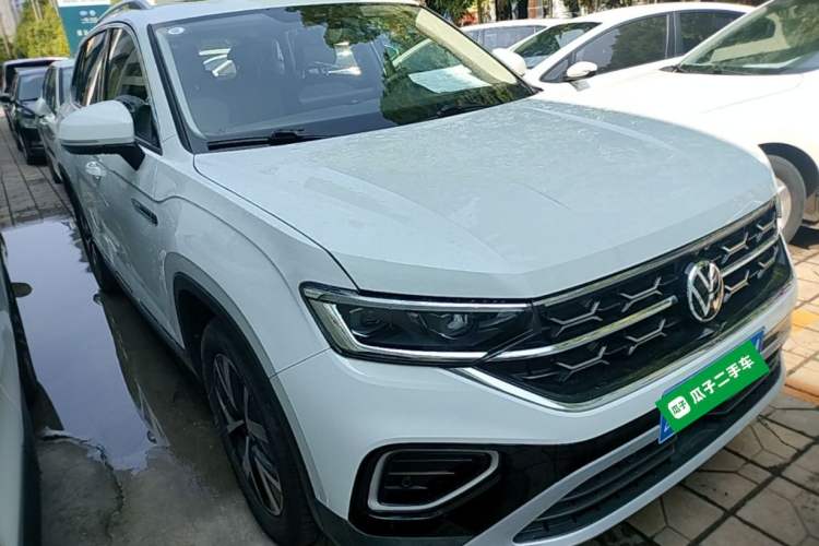 Used Volkswagen Tayron 2023 300TSI Two-Wheel-Drive Luxury Plus Advanced Edition Front Right 45 Deg