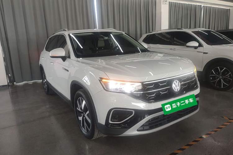 Used Volkswagen Tayron 2023 300TSI Two-Wheel-Drive Luxury Plus Advanced Edition Front Right 45 Deg