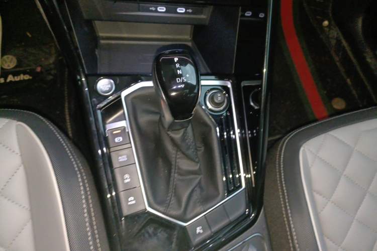 Used Volkswagen Tayron 2023 330TSI Two-Wheel-Drive R-Line High-Energy Version Gear Lever