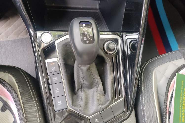 Used Volkswagen Tayron 2023 330TSI Two-Wheel-Drive R-Line High-Energy Version Gear Lever
