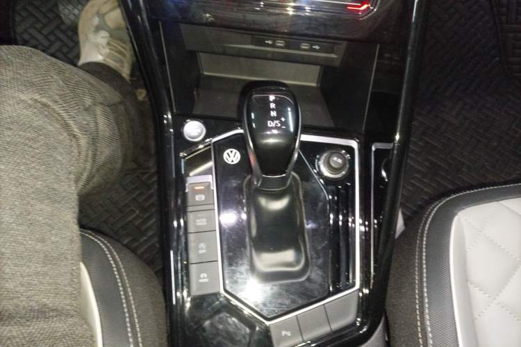Used Volkswagen Tayron 2023 300TSI Two-Wheel-Drive Luxury Plus Advanced Edition Gear Lever