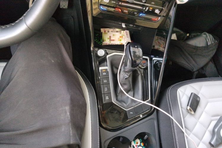 Used Volkswagen Tayron 2023 330TSI Two-Wheel-Drive Luxury Plus Advanced Version Gear Lever