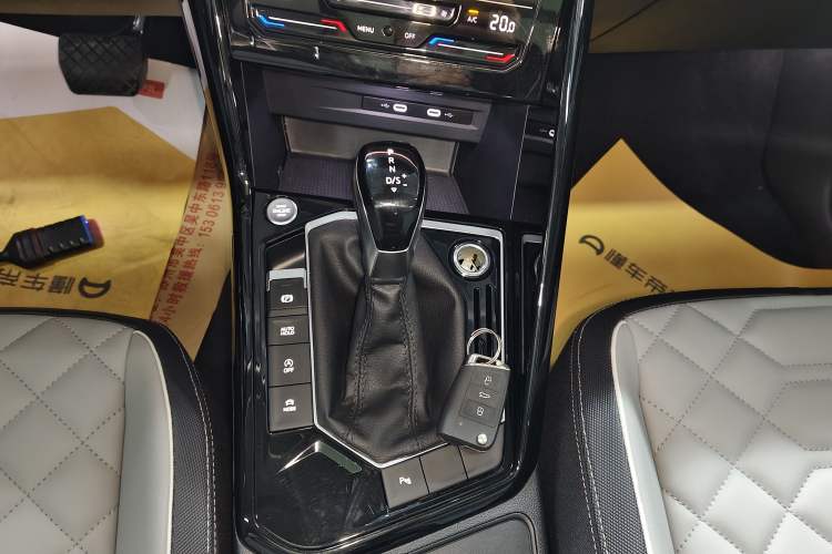 Used Volkswagen Tayron 2023 330TSI Two-Wheel-Drive Luxury Plus Advanced Version Gear Lever