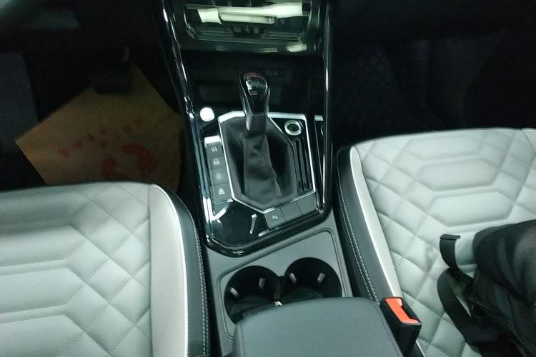 Used Volkswagen Tayron 2023 330TSI Two-Wheel-Drive Luxury Plus Advanced Version Gear Lever