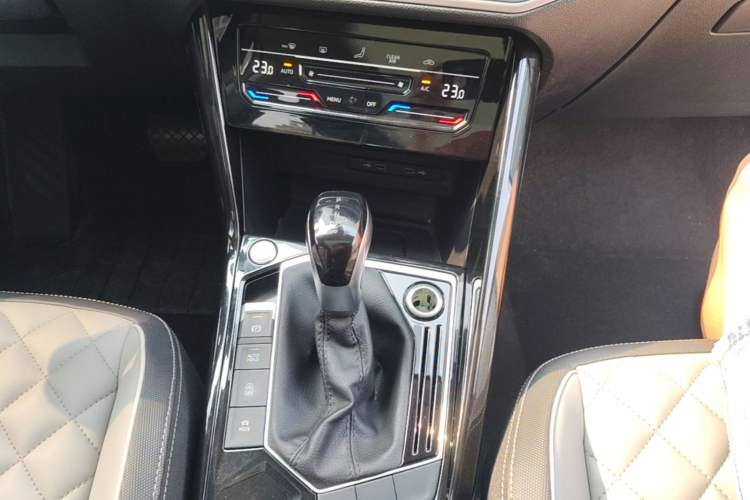 Used Volkswagen Tayron 2023 300TSI Two-Wheel-Drive Luxury Plus Advanced Edition Gear Lever