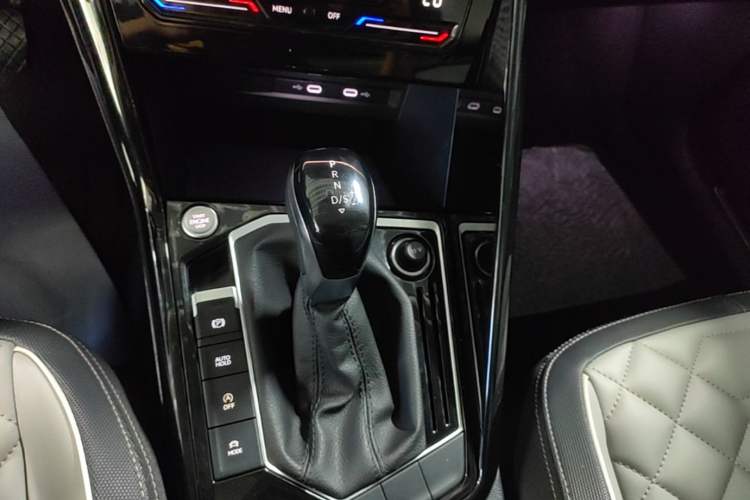 Used Volkswagen Tayron 2023 330TSI Two-Wheel-Drive Luxury Plus Advanced Version Gear Lever