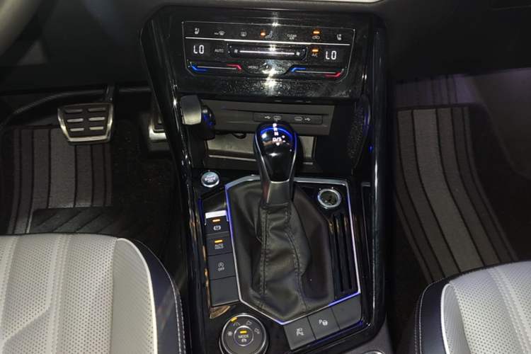 Used Volkswagen Tayron 2023 Revised Version 380TSI All-Wheel Drive R-Line Pro Smart Edition Gear Lever