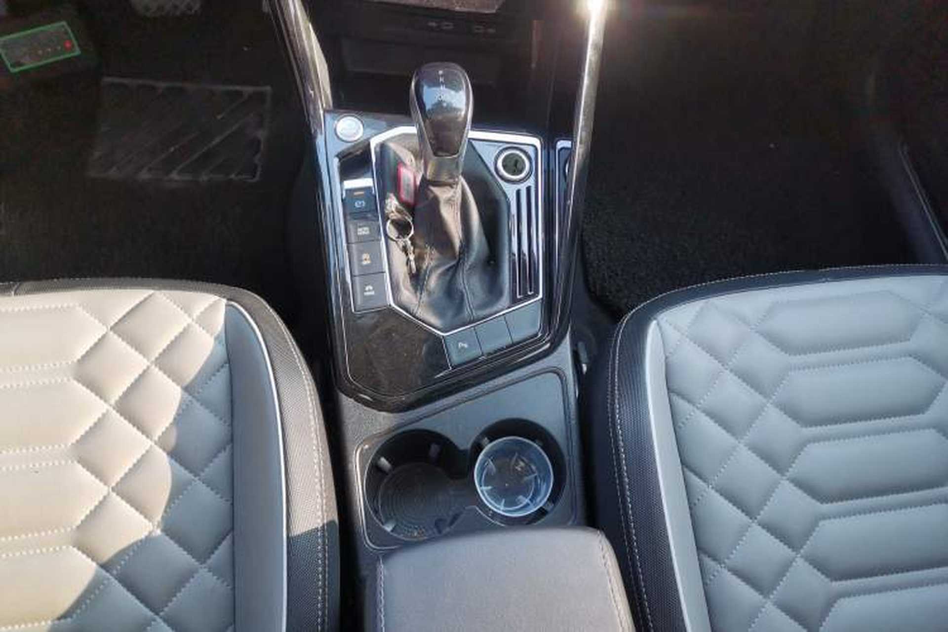 Used Volkswagen Tayron 2023 300TSI Two-Wheel-Drive Luxury Plus Advanced Edition Gear Lever