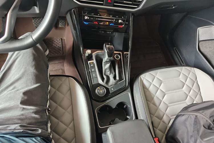 Used Volkswagen Tayron 2023 Revised Version 380TSI All-Wheel Drive R-Line High-Energy Edition Gear Lever