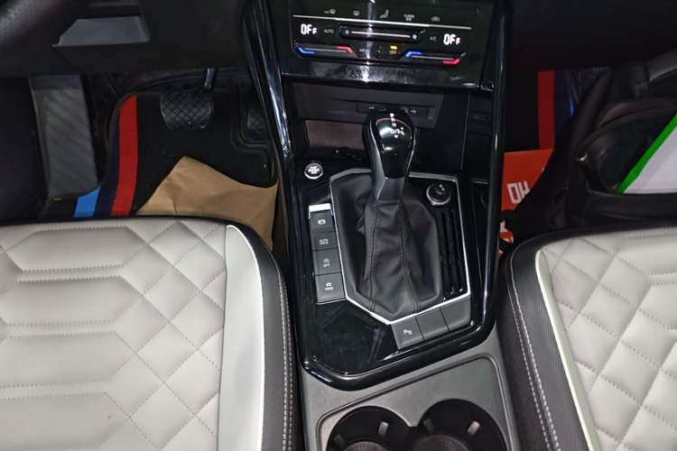 Used Volkswagen Tayron 2023 330TSI Two-Wheel-Drive Luxury Plus Advanced Version Gear Lever