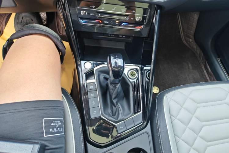 Used Volkswagen Tayron 2023 330TSI Two-Wheel-Drive Luxury Plus Advanced Version Gear Lever