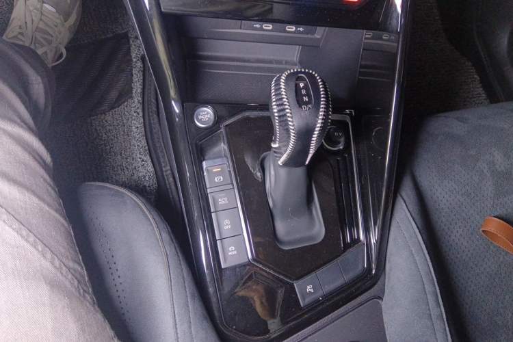 Used Volkswagen Tayron 2023 330TSI Two-Wheel-Drive R-Line High-Energy Version Gear Lever