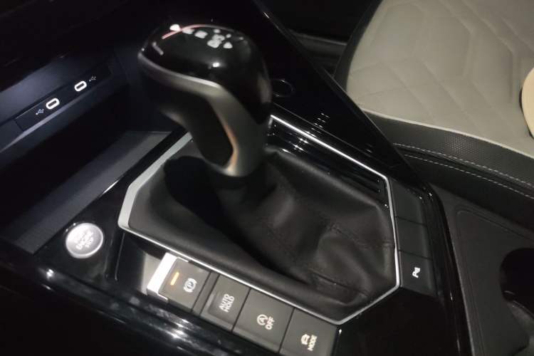 Used Volkswagen Tayron 2023 330TSI Two-Wheel-Drive Luxury Plus Advanced Version Gear Lever