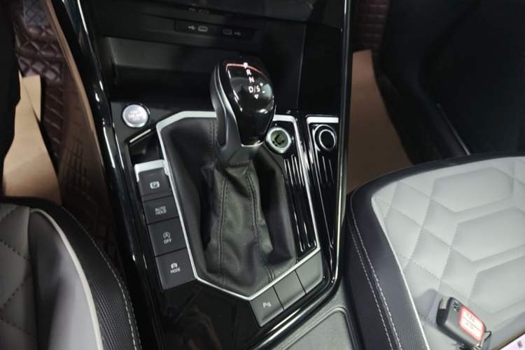 Used Volkswagen Tayron 2023 330TSI Two-Wheel-Drive Luxury Plus Advanced Version Gear Lever