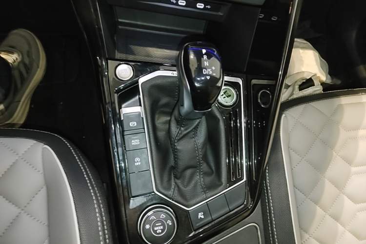 Used Volkswagen Tayron 2023 Revised Version 380TSI All-Wheel Drive R-Line High-Energy Edition Gear Lever