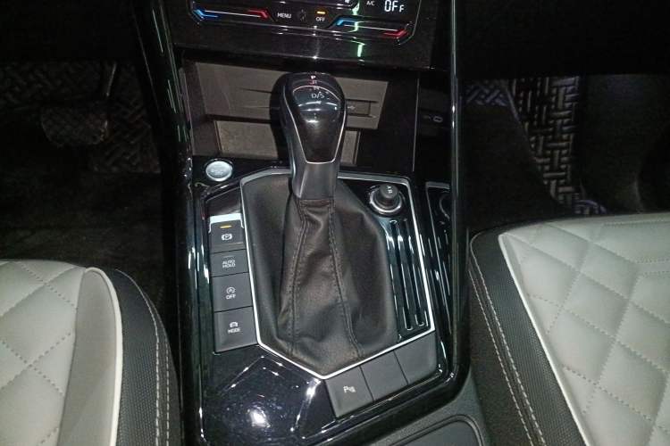 Used Volkswagen Tayron 2023 330TSI Two-Wheel-Drive Luxury Plus Advanced Version Gear Lever