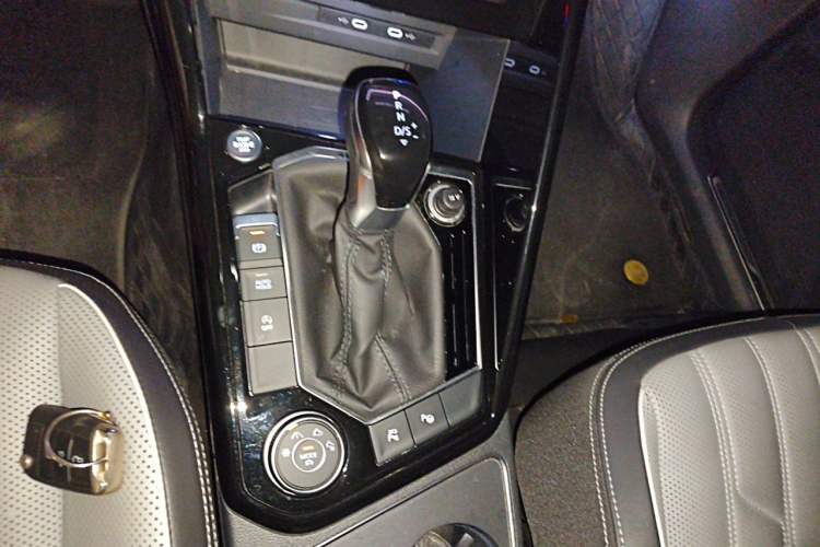 Used Volkswagen Tayron 2023 380TSI Four-Wheel Drive R-Line Pro Smart Edition Gear Lever