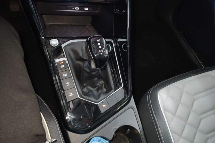 Used Volkswagen Tayron 2023 280TSI Two-Wheel-Drive Luxury Plus Advanced Version Gear Lever