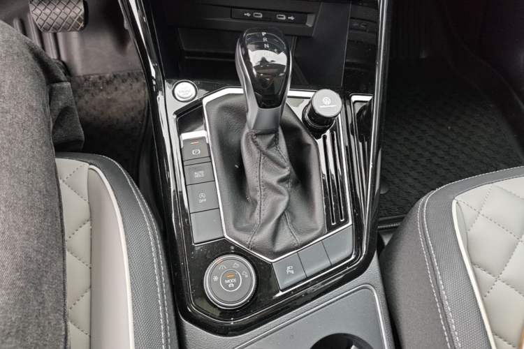 Used Volkswagen Tayron 2023 Revised Version 380TSI All-Wheel Drive R-Line High-Energy Edition Gear Lever