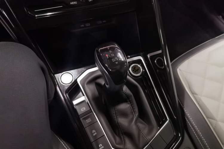 Used Volkswagen Tayron 2023 300TSI Two-Wheel-Drive Luxury Plus Advanced Edition Gear Lever