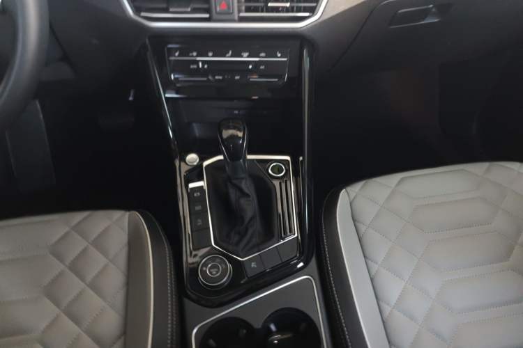 Used Volkswagen Tayron 2023 Revised Version 380TSI All-Wheel Drive R-Line High-Energy Edition Gear Lever