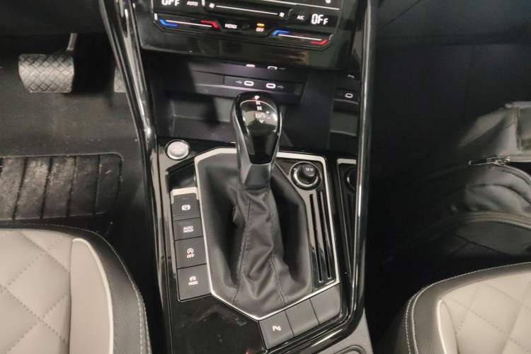 Used Volkswagen Tayron 2023 280TSI Two-Wheel-Drive Luxury Plus Advanced Version Gear Lever