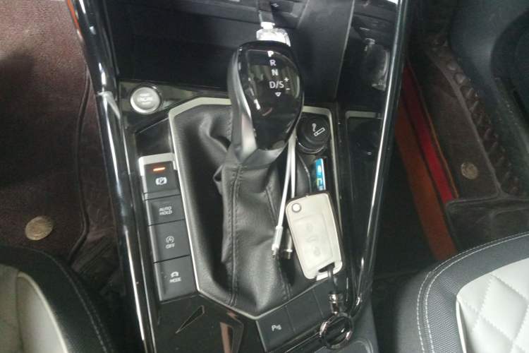 Used Volkswagen Tayron 2023 330TSI Two-Wheel-Drive Luxury Plus Advanced Version Gear Lever