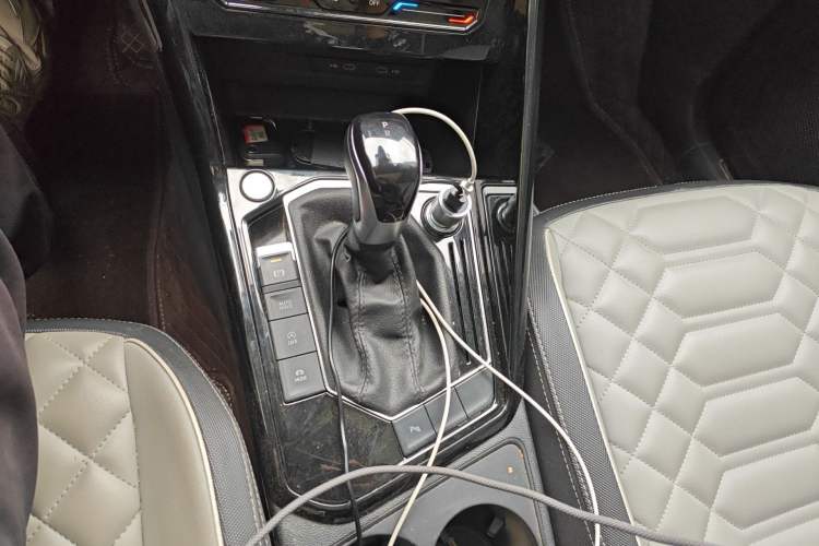 Used Volkswagen Tayron 2023 330TSI Two-Wheel-Drive Luxury Plus Advanced Version Gear Lever