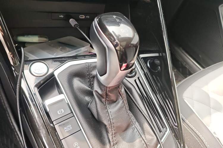 Used Volkswagen Tayron 2023 330TSI Two-Wheel-Drive Luxury Plus Advanced Version Gear Lever