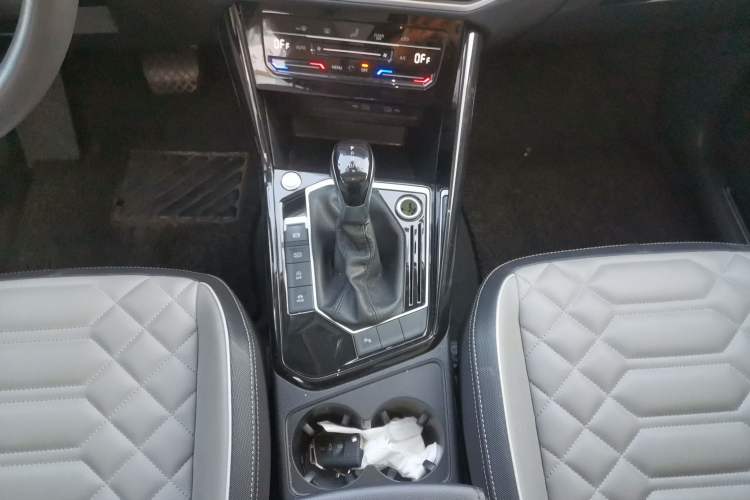 Used Volkswagen Tayron 2023 300TSI Two-Wheel-Drive Luxury Plus Advanced Edition Gear Lever