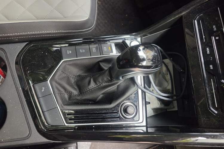 Used Volkswagen Tayron 2023 300TSI Two-Wheel-Drive Luxury Plus Advanced Edition Gear Lever
