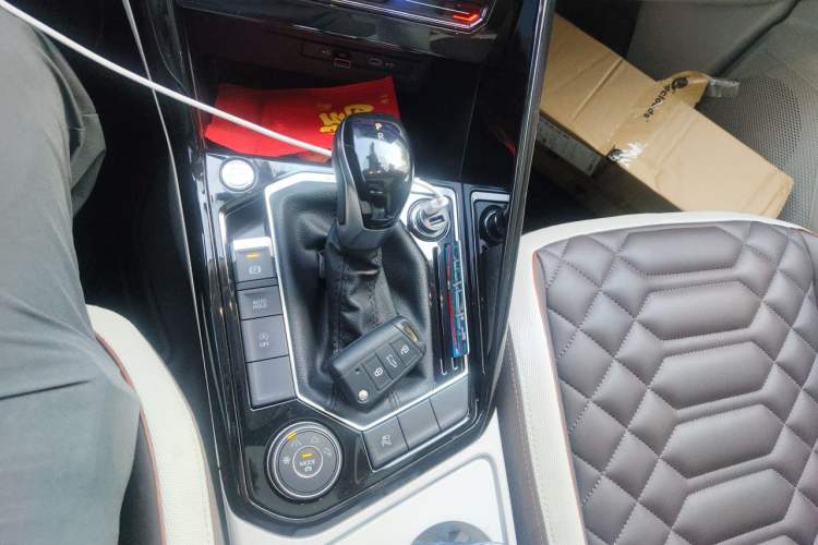 Used Volkswagen Tayron 2023 380TSI Four-Wheel Drive R-Line High-Energy Version Gear Lever