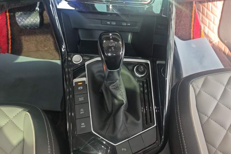 Used Volkswagen Tayron 2023 330TSI Two-Wheel-Drive Luxury Plus Advanced Version Gear Lever