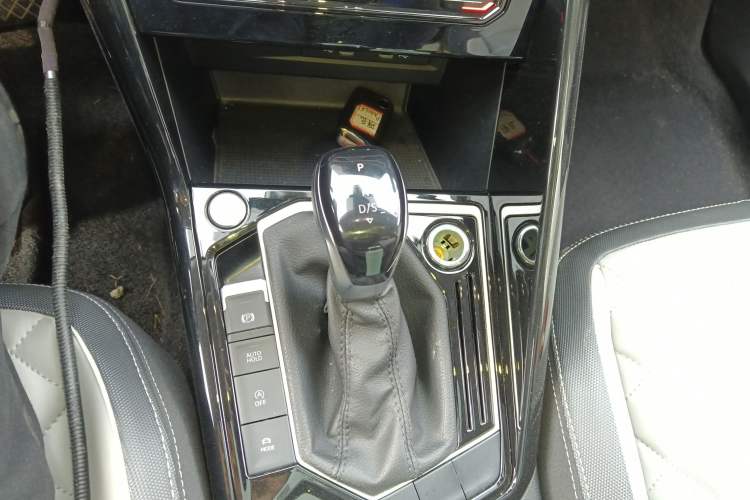 Used Volkswagen Tayron 2023 300TSI Two-Wheel-Drive Luxury Plus Advanced Edition Gear Lever