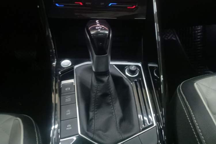 Used Volkswagen Tayron 2023 330TSI Two-Wheel-Drive Luxury Plus Advanced Version Gear Lever