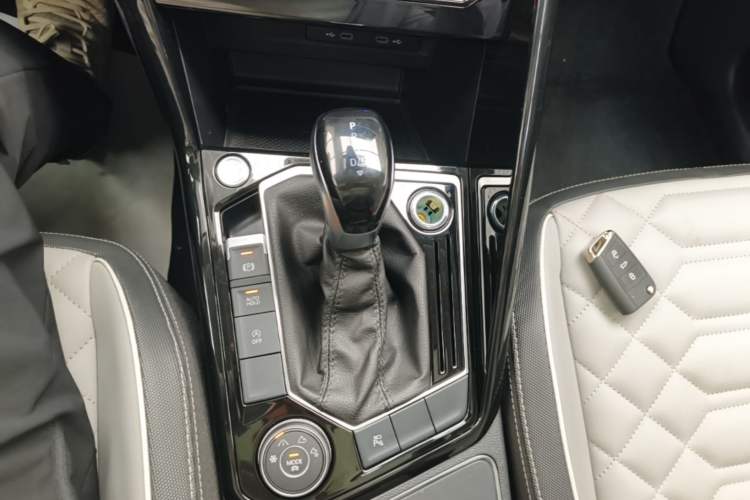 Used Volkswagen Tayron 2023 Revised Version 380TSI All-Wheel Drive R-Line High-Energy Edition Gear Lever