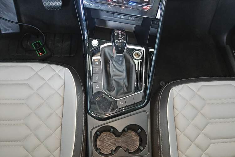 Used Volkswagen Tayron 2023 330TSI Two-Wheel-Drive Luxury Plus Advanced Version Gear Lever