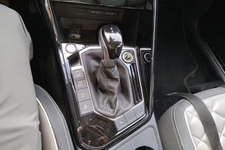 Used Volkswagen Tayron 2023 330TSI Two-Wheel-Drive Luxury Plus Advanced Version Gear Lever