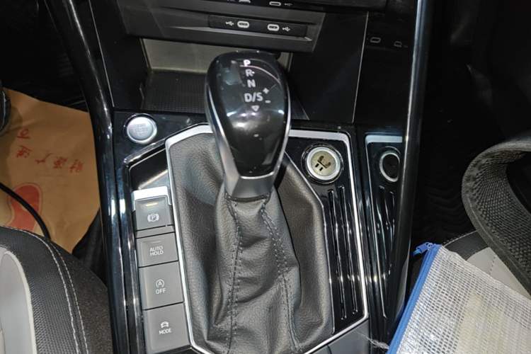 Used Volkswagen Tayron 2023 330TSI Two-Wheel-Drive Luxury Plus Advanced Version Gear Lever