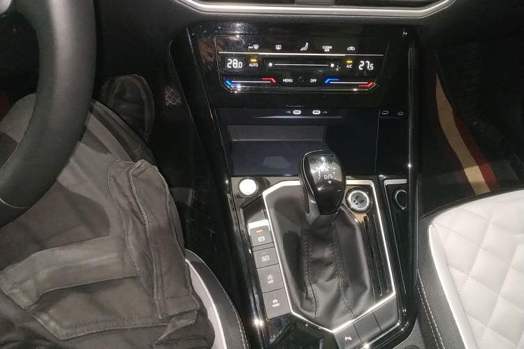 Used Volkswagen Tayron 2023 330TSI Two-Wheel-Drive Luxury Plus Advanced Version Gear Lever