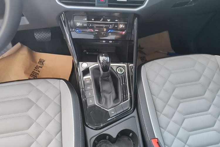 Used Volkswagen Tayron 2023 330TSI Two-Wheel-Drive Luxury Plus Advanced Version Gear Lever