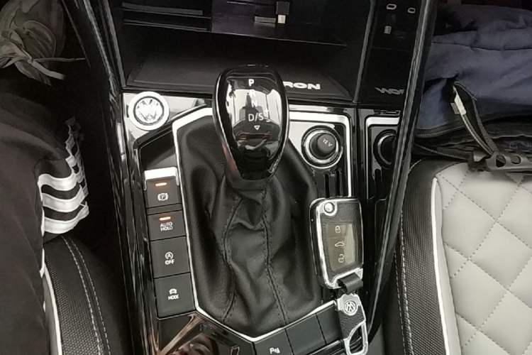 Used Volkswagen Tayron 2023 330TSI Two-Wheel-Drive Luxury Plus Advanced Version Gear Lever