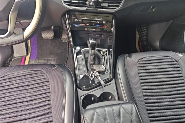 Used Volkswagen Tayron 2023 330TSI Two-Wheel-Drive Luxury Plus Advanced Version Gear Lever