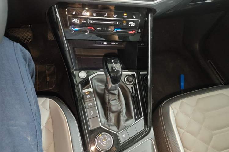 Used Volkswagen Tayron 2023 Revised Version 380TSI All-Wheel Drive R-Line High-Energy Edition Gear Lever