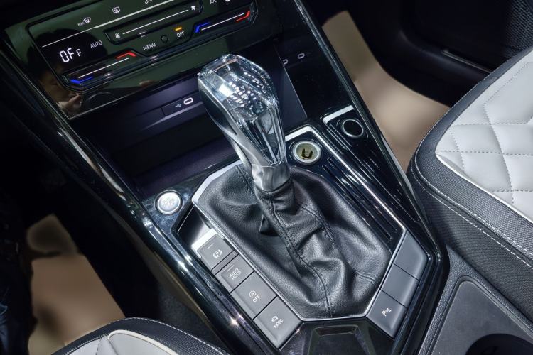 Used Volkswagen Tayron 2023 300TSI Two-Wheel-Drive Luxury Plus Advanced Edition Gear Lever