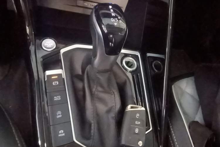 Used Volkswagen Tayron 2023 300TSI Two-Wheel-Drive Luxury Plus Advanced Edition Gear Lever