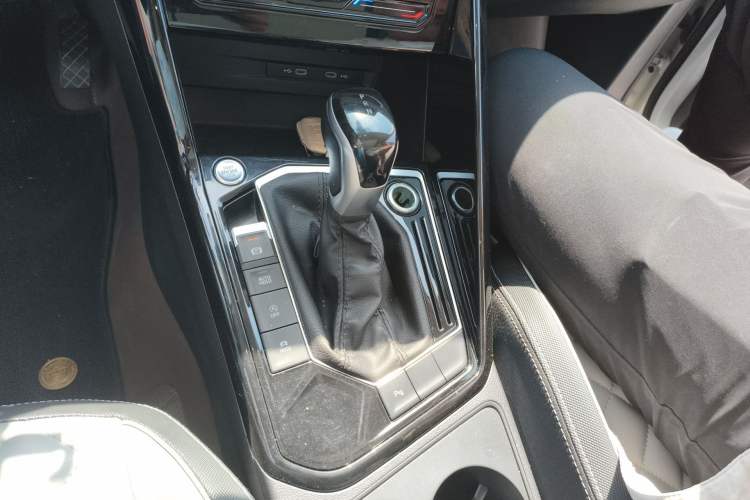 Used Volkswagen Tayron 2023 280TSI Two-Wheel-Drive Luxury Plus Advanced Version Gear Lever