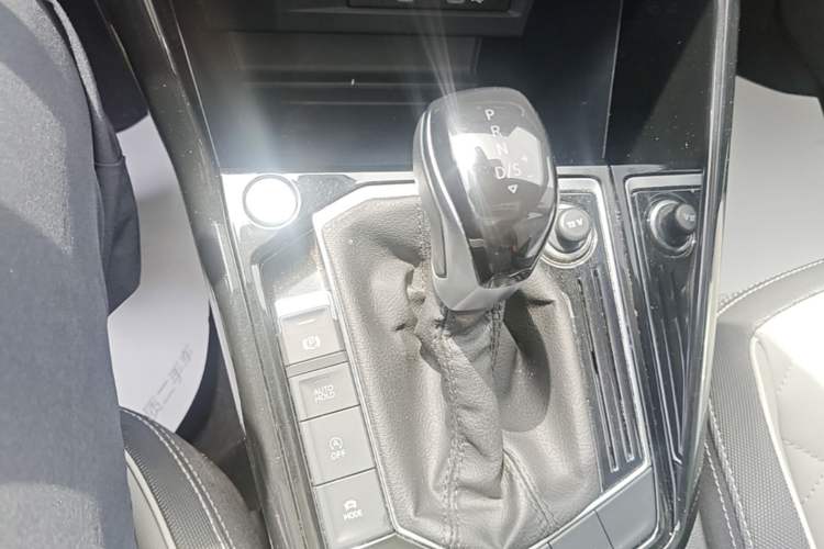 Used Volkswagen Tayron 2023 300TSI Two-Wheel-Drive Luxury Plus Advanced Edition Gear Lever